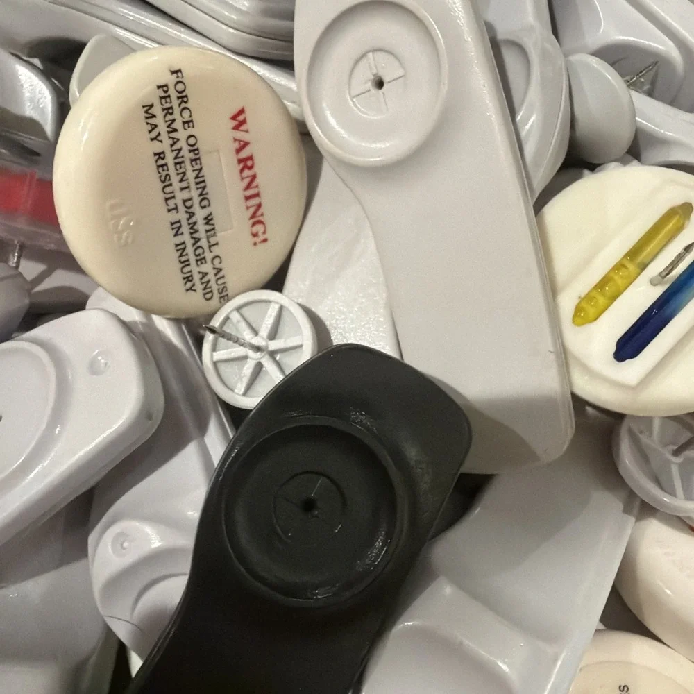 Lot of 100 Security Tags Anti Theft Sensors Retail Clothing Clothes